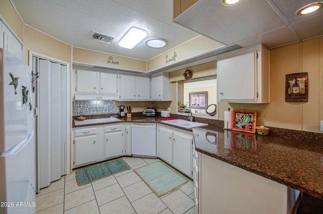 2246 N NICKLAUS Drive, Mesa, AZ 85215