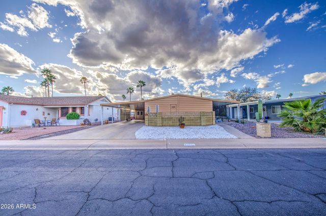 2246 N NICKLAUS Drive, Mesa, AZ 85215