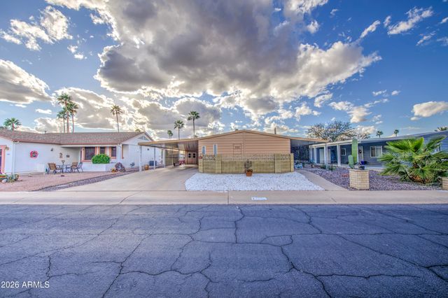 2246 N NICKLAUS Drive, Mesa, AZ 85215