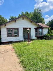 821 S Lake Avenue, Okmulgee, OK 74447