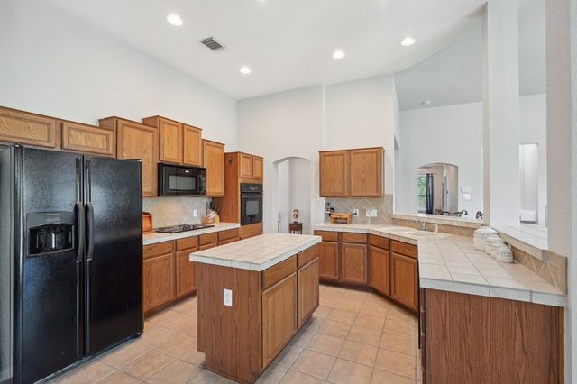 155 Stoney Brook Rd, Kerrville, TX 78028