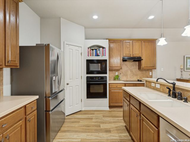 8812 GUSTINE DR, Helotes, TX 78023