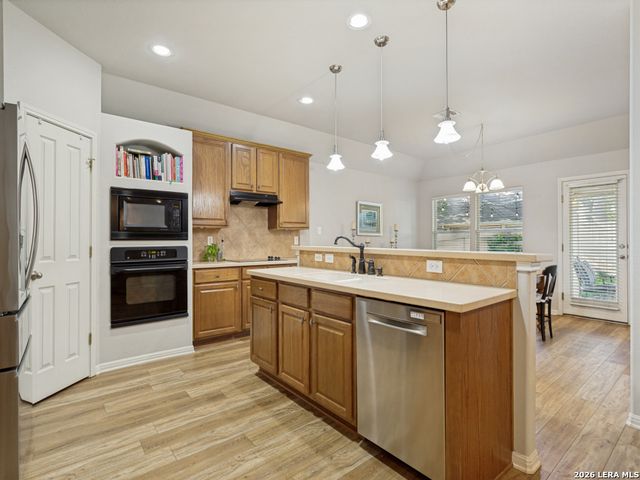 8812 GUSTINE DR, Helotes, TX 78023
