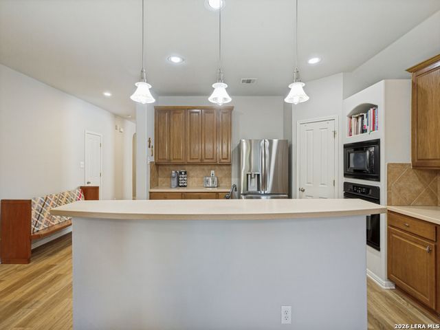 8812 GUSTINE DR, Helotes, TX 78023