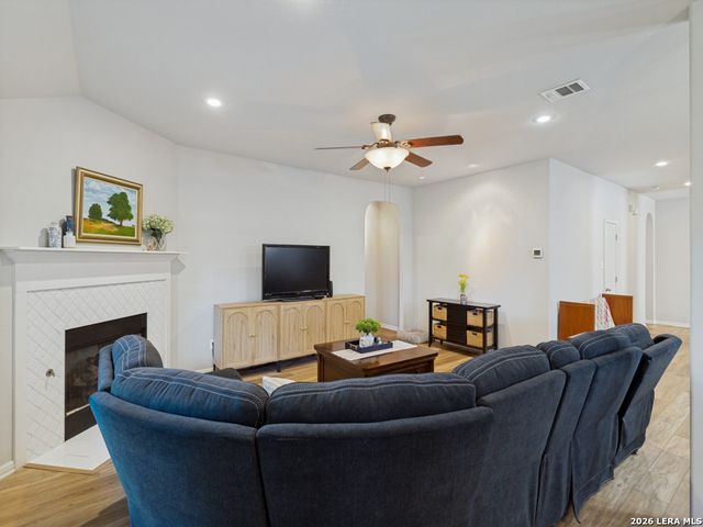 8812 GUSTINE DR, Helotes, TX 78023