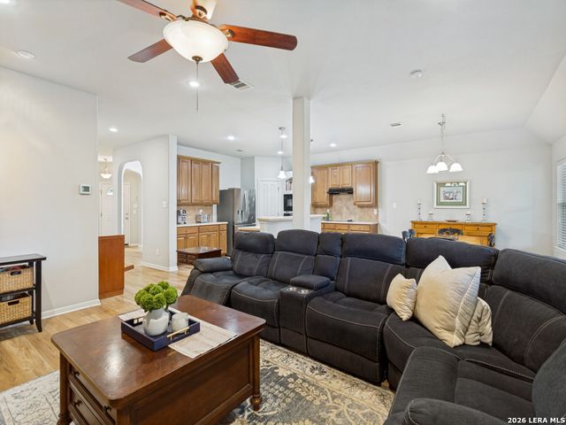 8812 GUSTINE DR, Helotes, TX 78023