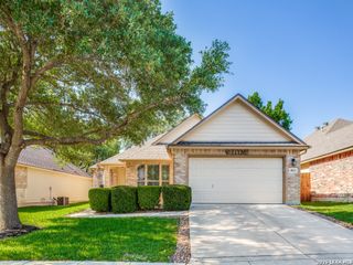 8812 GUSTINE DR, Helotes, TX 78023