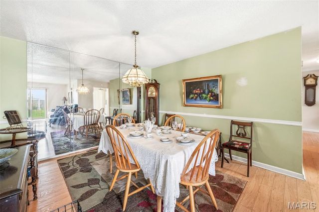 10308 Forest Brook Lane H, St Louis, MO 63146