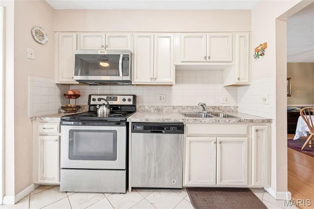 10308 Forest Brook Lane H, St Louis, MO 63146