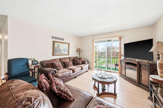 10308 Forest Brook Lane H, St Louis, MO 63146