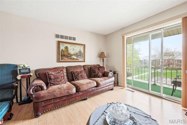 10308 Forest Brook Lane H, St Louis, MO 63146