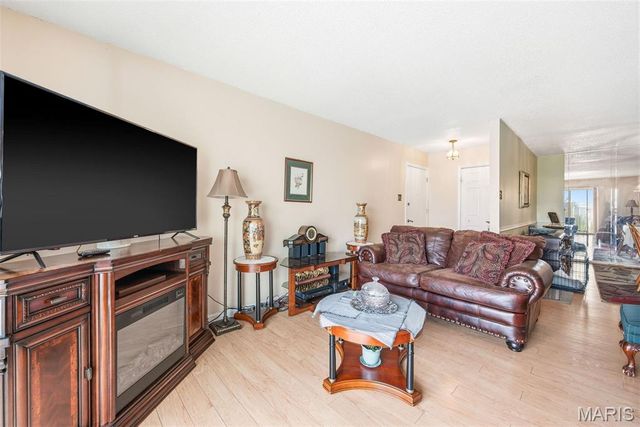 10308 Forest Brook Lane H, St Louis, MO 63146