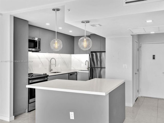 4101 Pine Tree Dr 621,620, Miami Beach, FL 33140