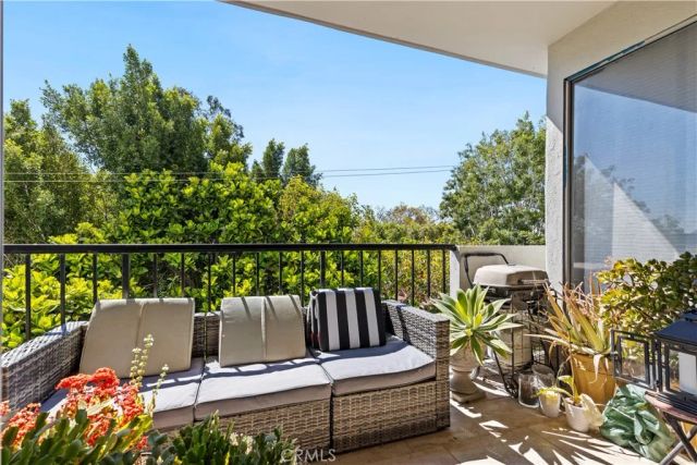 818 N Doheny 308, West Hollywood, CA 90069