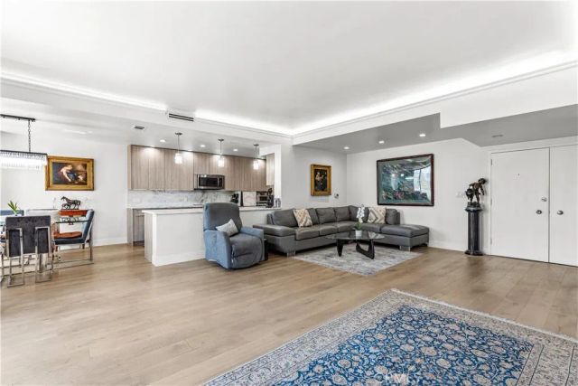 818 N Doheny 308, West Hollywood, CA 90069