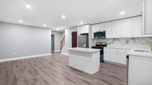806 E 227th Street, Bronx, NY 10466