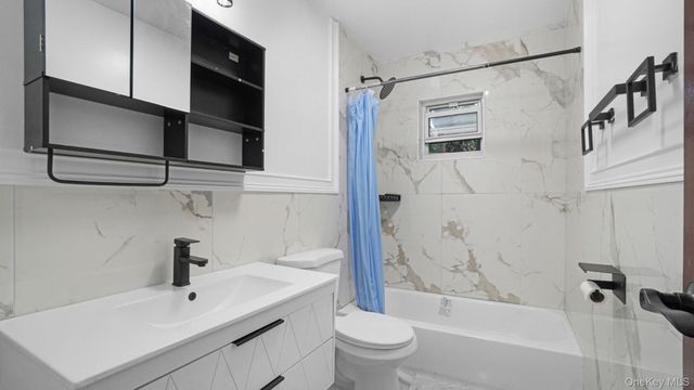 806 E 227th Street, Bronx, NY 10466