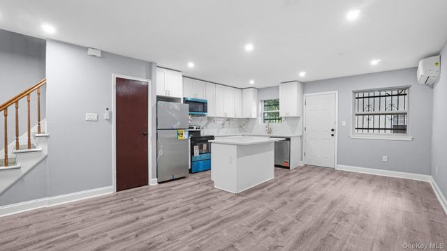 806 E 227th Street, Bronx, NY 10466