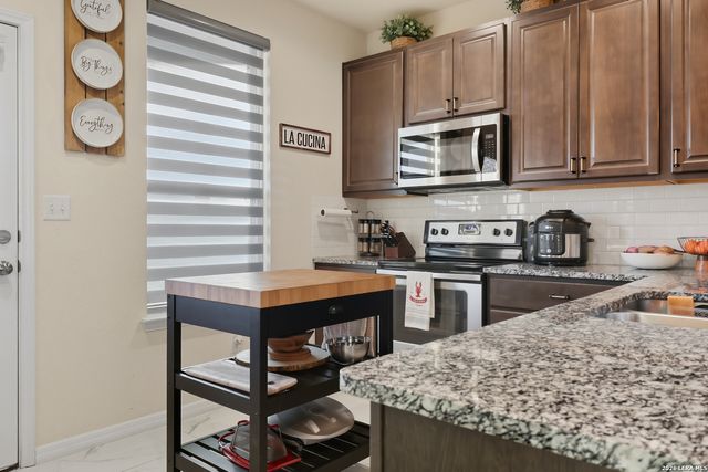 2838 High Castle Lane, San Antonio, TX 78245