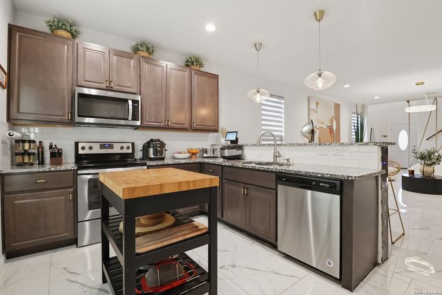 2838 High Castle Lane, San Antonio, TX 78245