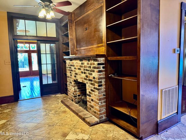 114 Dr M L King, Natchez, MS 39120