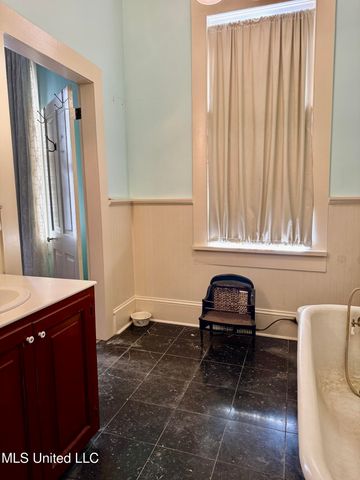 114 Dr M L King, Natchez, MS 39120