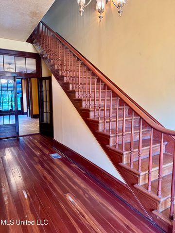 114 Dr M L King, Natchez, MS 39120