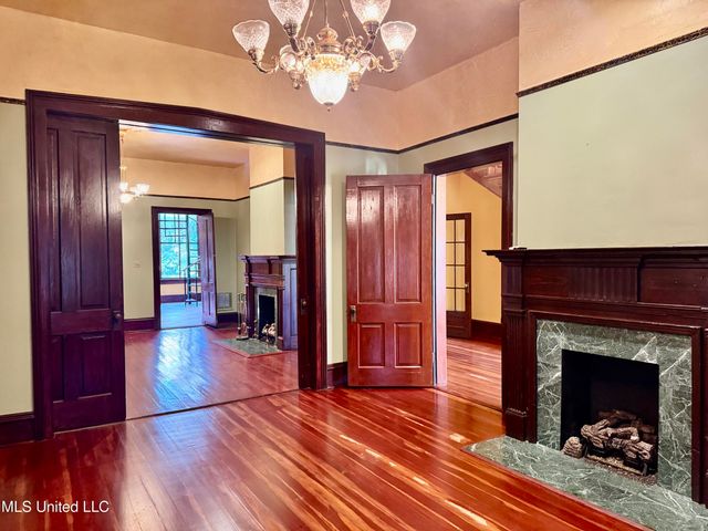 114 Dr M L King, Natchez, MS 39120