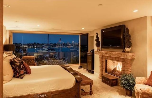 900 E Balboa Boulevard, Newport Beach, CA 92661