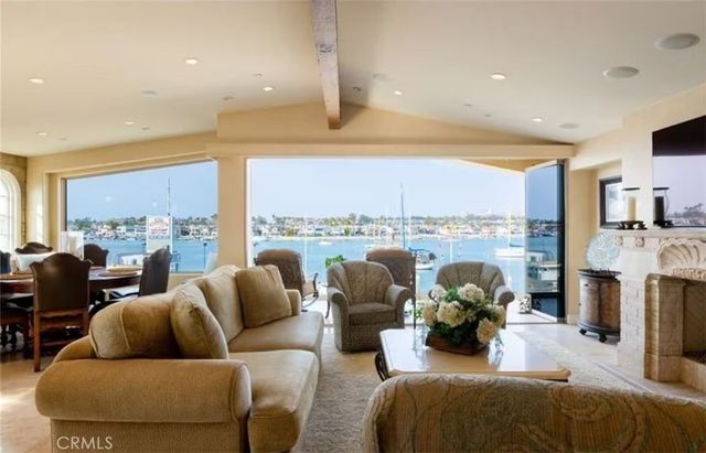 900 E Balboa Boulevard, Newport Beach, CA 92661