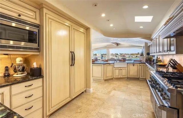 900 E Balboa Boulevard, Newport Beach, CA 92661