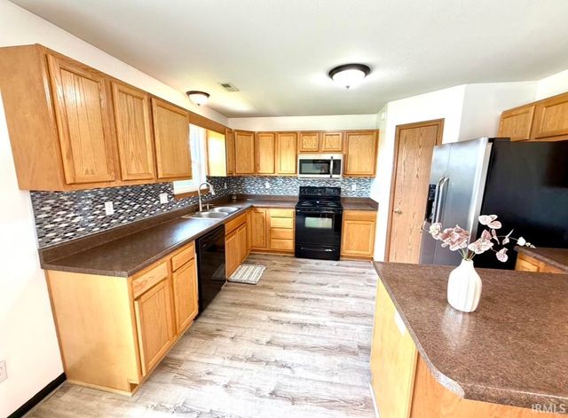 305 W Wind Trail, Avilla, IN 46710