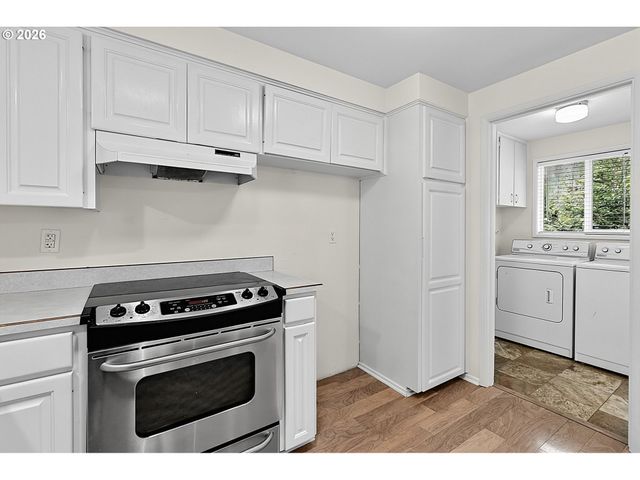 4777 LARKWOOD St, Eugene, OR 97405