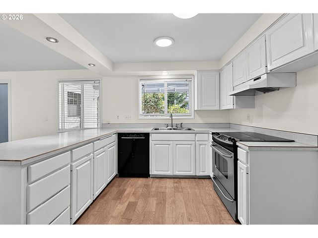 4777 LARKWOOD St, Eugene, OR 97405