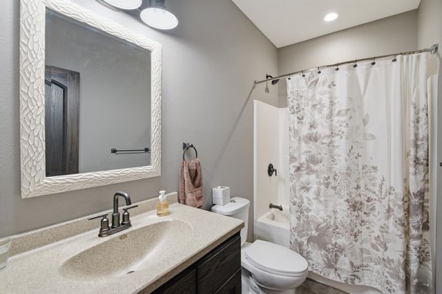 820 Fieldcrest Drive, Mankato, MN 56001