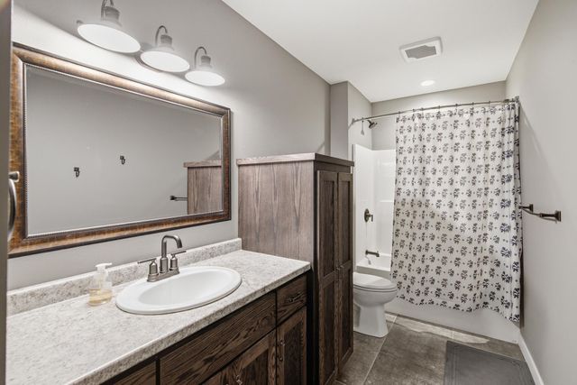820 Fieldcrest Drive, Mankato, MN 56001