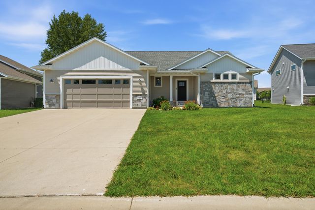 820 Fieldcrest Drive, Mankato, MN 56001