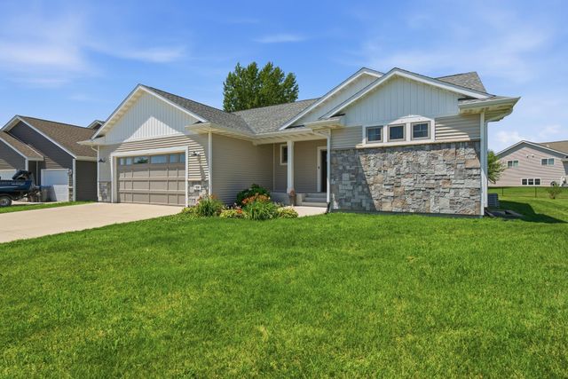 820 Fieldcrest Drive, Mankato, MN 56001