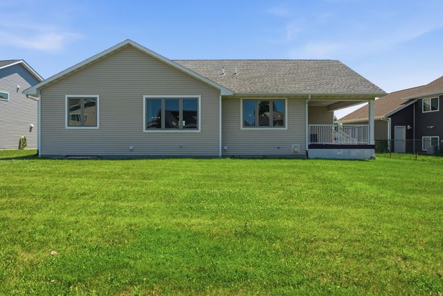 820 Fieldcrest Drive, Mankato, MN 56001