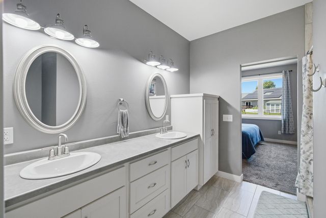 820 Fieldcrest Drive, Mankato, MN 56001