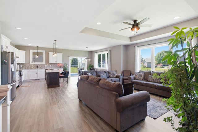 820 Fieldcrest Drive, Mankato, MN 56001