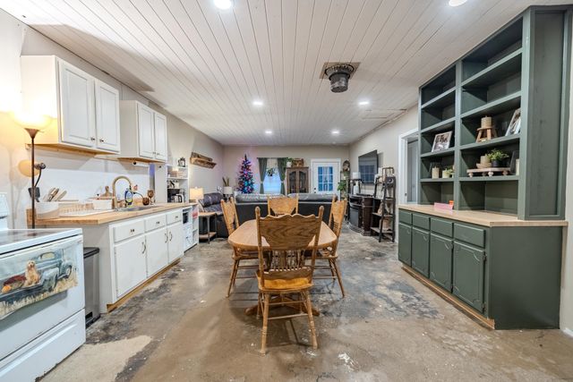 390 WOODS RD, Adamsville, TN 38310