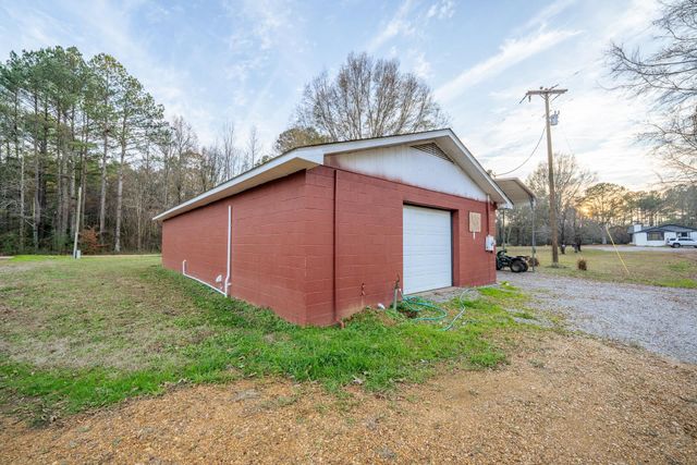 390 WOODS RD, Adamsville, TN 38310