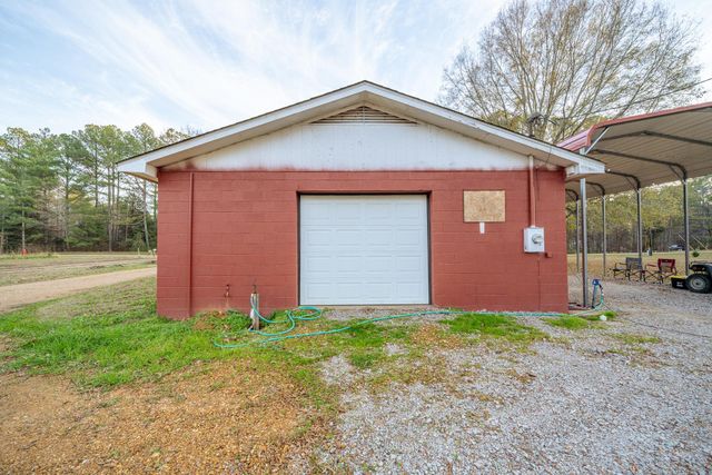 390 WOODS RD, Adamsville, TN 38310