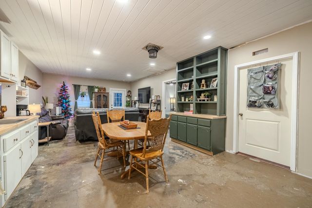 390 WOODS RD, Adamsville, TN 38310