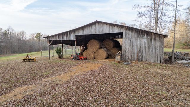 390 WOODS RD, Adamsville, TN 38310