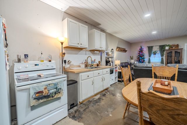 390 WOODS RD, Adamsville, TN 38310