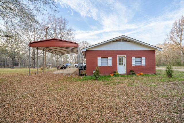 390 WOODS RD, Adamsville, TN 38310