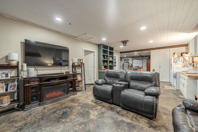 390 WOODS RD, Adamsville, TN 38310