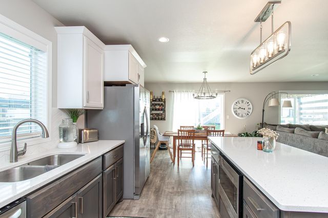 7912 Cottonwood Boulevard, Horace, ND 58047